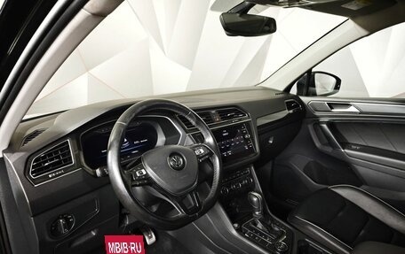 Volkswagen Tiguan II, 2018 год, 2 581 000 рублей, 19 фотография