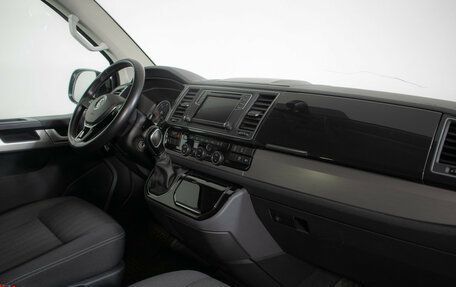Volkswagen Multivan T6 рестайлинг, 2017 год, 4 155 000 рублей, 10 фотография