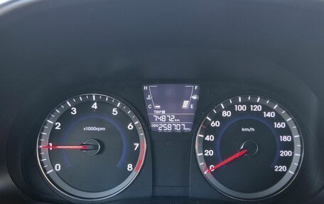 Hyundai Solaris II рестайлинг, 2011 год, 570 000 рублей, 18 фотография