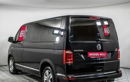 Volkswagen Multivan T6 рестайлинг, 2017 год, 4 155 000 рублей, 8 фотография