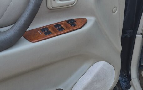 Toyota Land Cruiser 100 рестайлинг 2, 2003 год, 1 600 000 рублей, 12 фотография
