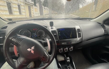 Mitsubishi Outlander III рестайлинг 3, 2011 год, 1 100 000 рублей, 6 фотография