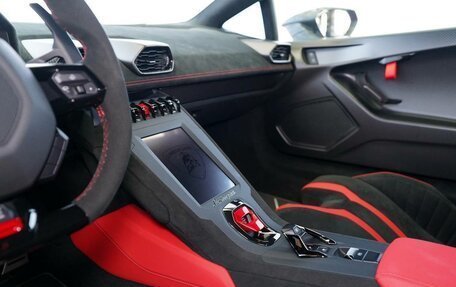 Lamborghini Huracán, 2023 год, 37 000 000 рублей, 15 фотография