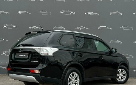 Mitsubishi Outlander III рестайлинг 3, 2014 год, 1 396 700 рублей, 2 фотография