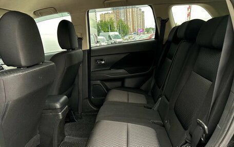 Mitsubishi Outlander III рестайлинг 3, 2014 год, 1 396 700 рублей, 9 фотография