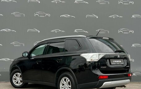 Mitsubishi Outlander III рестайлинг 3, 2014 год, 1 396 700 рублей, 4 фотография