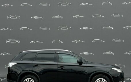 Mitsubishi Outlander III рестайлинг 3, 2014 год, 1 396 700 рублей, 10 фотография