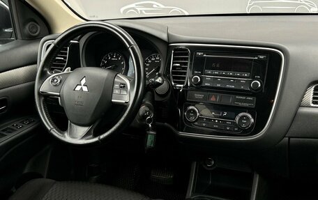 Mitsubishi Outlander III рестайлинг 3, 2014 год, 1 396 700 рублей, 13 фотография