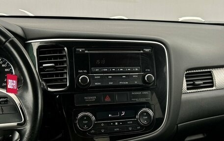 Mitsubishi Outlander III рестайлинг 3, 2014 год, 1 396 700 рублей, 15 фотография