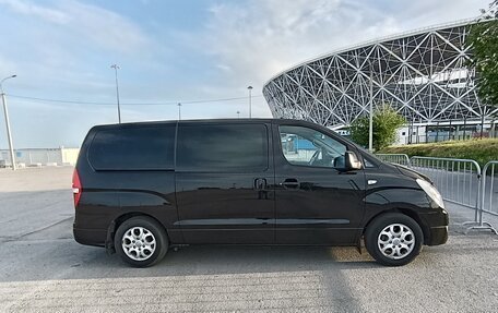 Hyundai H-1 II рестайлинг, 2012 год, 1 800 000 рублей, 1 фотография