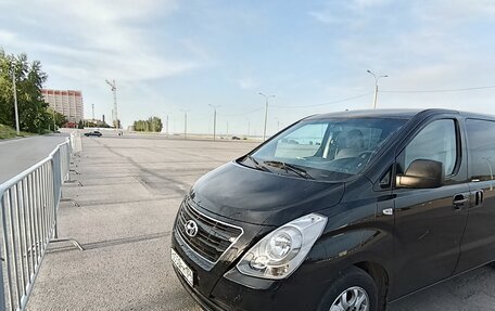 Hyundai H-1 II рестайлинг, 2012 год, 1 800 000 рублей, 2 фотография