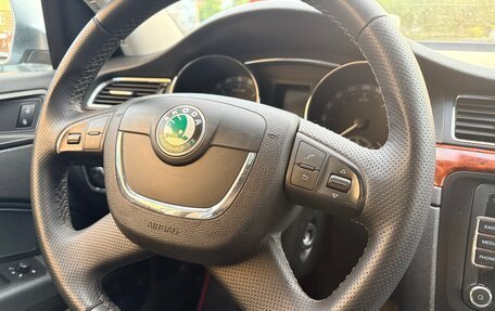 Skoda Superb III рестайлинг, 2009 год, 1 200 000 рублей, 11 фотография
