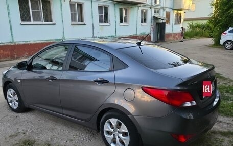 Hyundai Solaris II рестайлинг, 2015 год, 900 000 рублей, 2 фотография