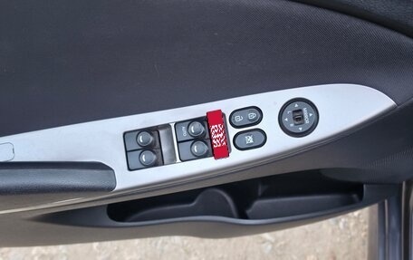 Hyundai Solaris II рестайлинг, 2015 год, 900 000 рублей, 11 фотография