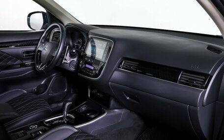 Mitsubishi Outlander III рестайлинг 3, 2022 год, 3 190 000 рублей, 11 фотография