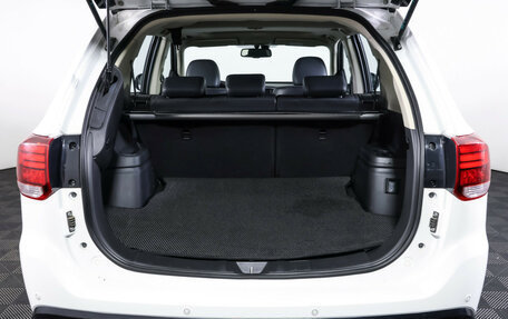 Mitsubishi Outlander III рестайлинг 3, 2022 год, 3 190 000 рублей, 10 фотография