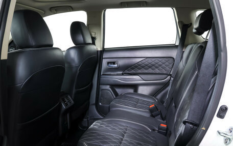 Mitsubishi Outlander III рестайлинг 3, 2022 год, 3 190 000 рублей, 12 фотография
