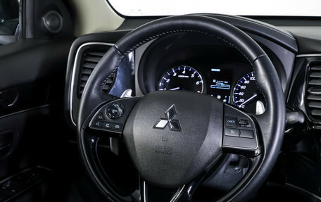 Mitsubishi Outlander III рестайлинг 3, 2022 год, 3 190 000 рублей, 14 фотография