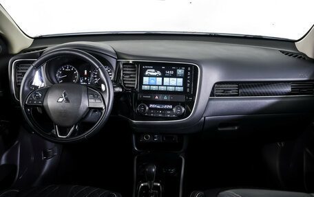 Mitsubishi Outlander III рестайлинг 3, 2022 год, 3 190 000 рублей, 13 фотография
