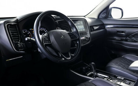 Mitsubishi Outlander III рестайлинг 3, 2022 год, 3 190 000 рублей, 16 фотография