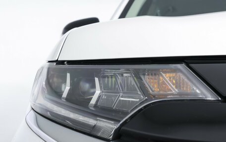 Mitsubishi Outlander III рестайлинг 3, 2022 год, 3 190 000 рублей, 21 фотография