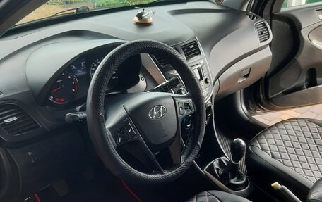 Hyundai Solaris II рестайлинг, 2012 год, 720 000 рублей, 6 фотография