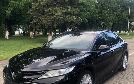 Toyota Camry, 2018 год, 3 470 000 рублей, 2 фотография