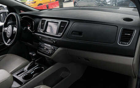 KIA Carnival III, 2018 год, 2 800 000 рублей, 8 фотография