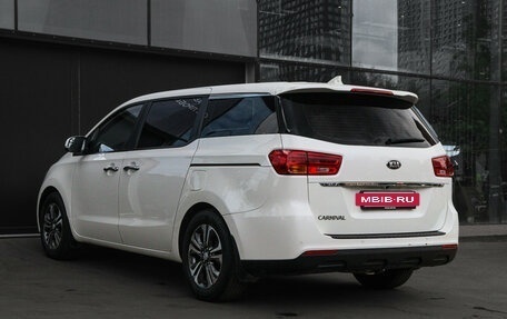 KIA Carnival III, 2018 год, 2 800 000 рублей, 7 фотография