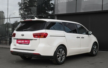 KIA Carnival III, 2018 год, 2 800 000 рублей, 4 фотография