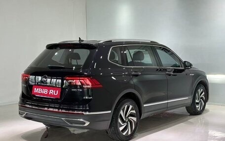 Volkswagen Tiguan II, 2023 год, 1 850 000 рублей, 4 фотография