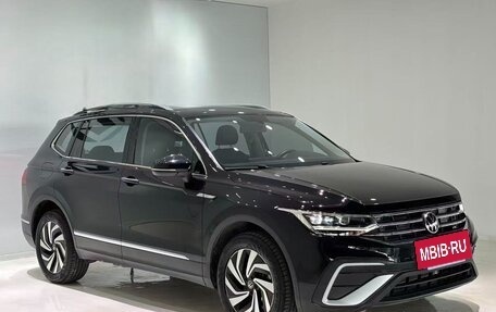 Volkswagen Tiguan II, 2023 год, 1 850 000 рублей, 3 фотография