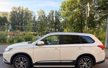 Mitsubishi Outlander III рестайлинг 3, 2016 год, 1 699 000 рублей, 2 фотография
