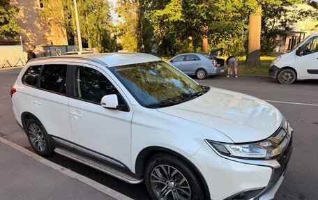 Mitsubishi Outlander III рестайлинг 3, 2016 год, 1 699 000 рублей, 5 фотография