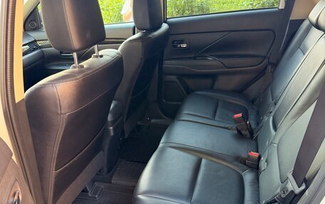 Mitsubishi Outlander III рестайлинг 3, 2016 год, 1 699 000 рублей, 9 фотография
