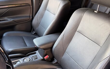 Mitsubishi Outlander III рестайлинг 3, 2016 год, 1 699 000 рублей, 8 фотография