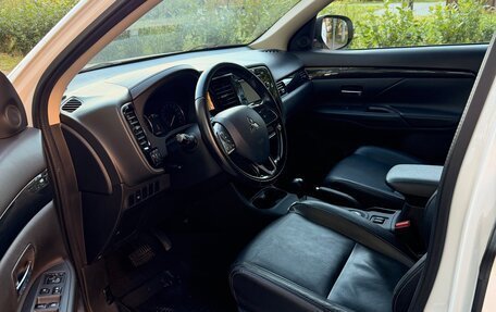 Mitsubishi Outlander III рестайлинг 3, 2016 год, 1 699 000 рублей, 7 фотография