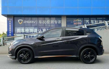 Honda Vezel, 2022 год, 1 210 000 рублей, 3 фотография