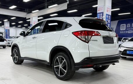 Honda Vezel, 2022 год, 1 220 000 рублей, 6 фотография