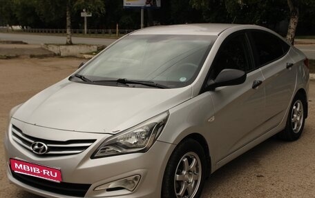Hyundai Solaris II рестайлинг, 2014 год, 800 000 рублей, 1 фотография
