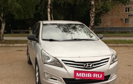 Hyundai Solaris II рестайлинг, 2014 год, 800 000 рублей, 2 фотография