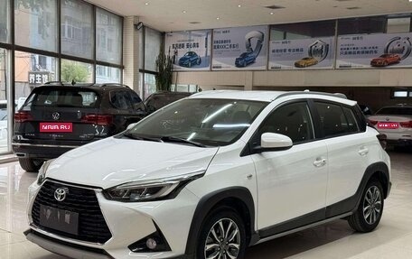 Toyota Yaris XP150 рестайлинг, 2022 год, 1 020 000 рублей, 1 фотография