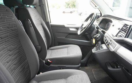 Volkswagen Multivan T6 рестайлинг, 2021 год, 6 580 000 рублей, 12 фотография