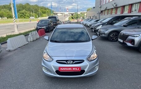 Hyundai Solaris II рестайлинг, 2011 год, 695 000 рублей, 2 фотография