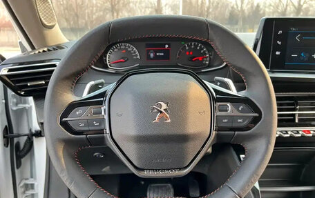Peugeot 2008 II, 2022 год, 1 243 000 рублей, 10 фотография