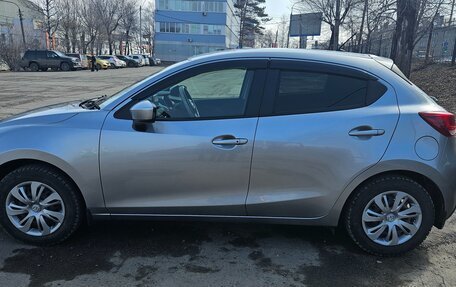 Mazda Demio IV, 2015 год, 850 000 рублей, 2 фотография