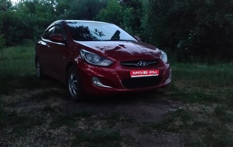 Hyundai Solaris II рестайлинг, 2012 год, 650 000 рублей, 1 фотография