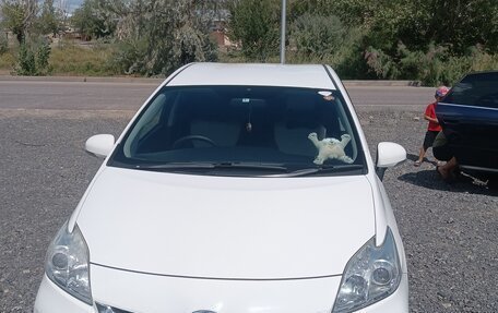 Toyota Prius, 2012 год, 1 050 000 рублей, 9 фотография