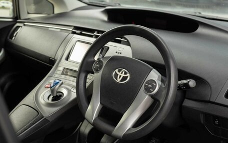 Toyota Prius, 2013 год, 1 050 000 рублей, 11 фотография