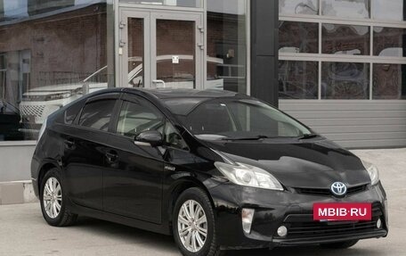 Toyota Prius, 2013 год, 1 050 000 рублей, 3 фотография